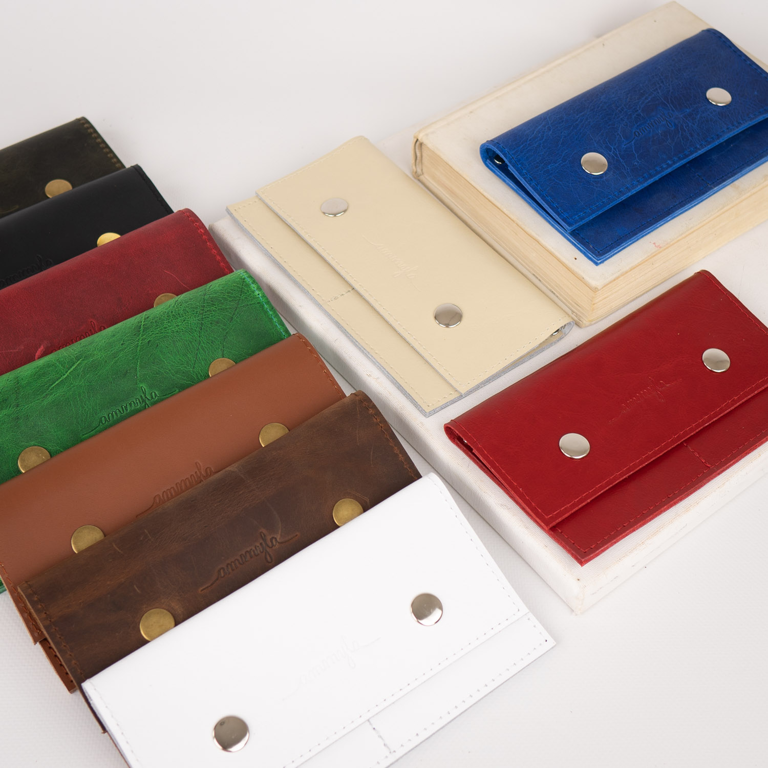 Kožená midi peňaženka vo farbe kabelky 